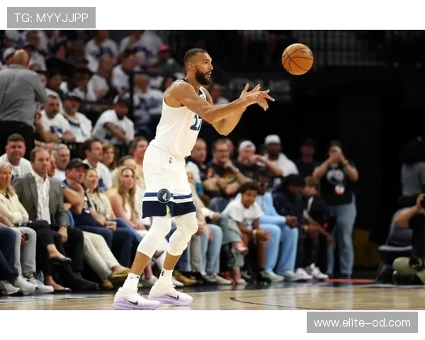 戈贝尔挡拆中路拉开防线提升球队篮板控制力