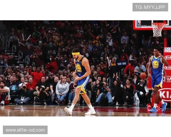 克莱比上季更频繁无球跑位为库里拉开三分空间